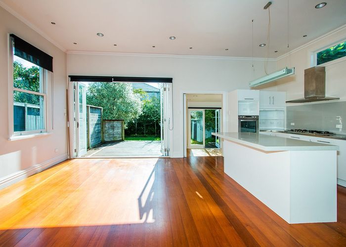  at 4 Graysons Lane, Mount Eden, Auckland City, Auckland