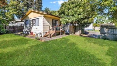  at 2/12 Tamworth Close, Manurewa, Auckland