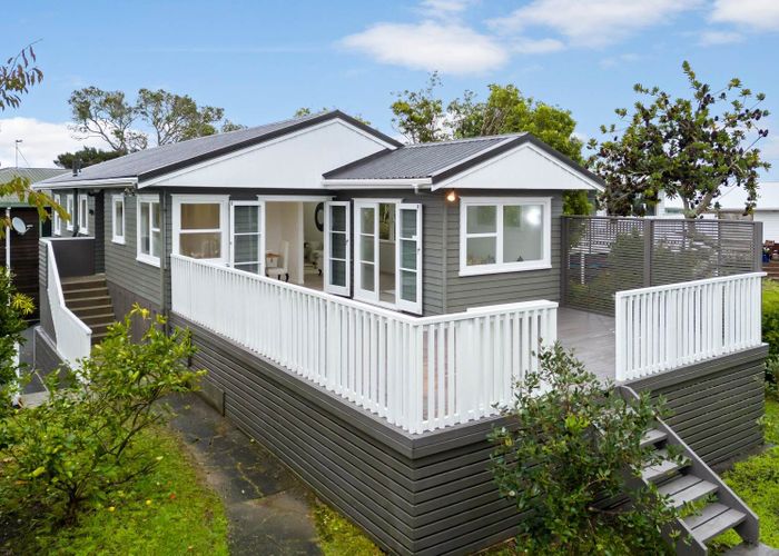  at 2/1 Stanley Road, Glenfield, North Shore City, Auckland