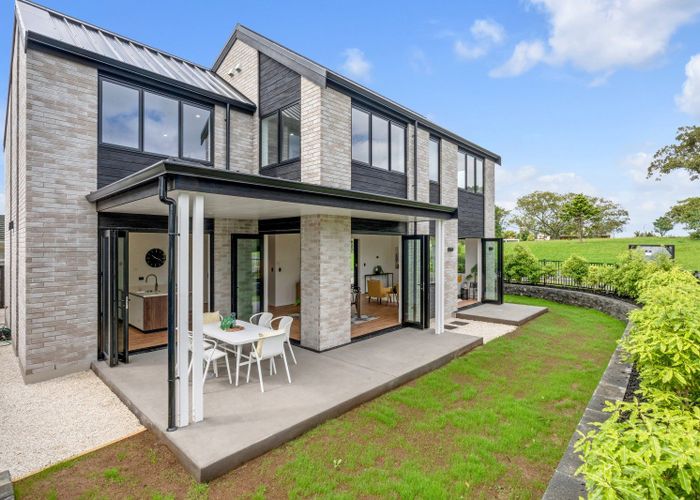  at 27 The Boulevard, Sunnyhills, Manukau City, Auckland