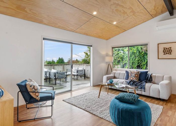  at 1/61 Glamorgan Drive, Torbay, Auckland