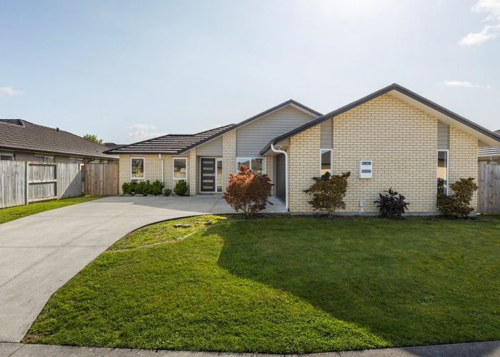  at 24 Sylvester Crescent, Flagstaff, Hamilton