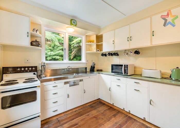  at 4 Powell Road, Kelson, Lower Hutt