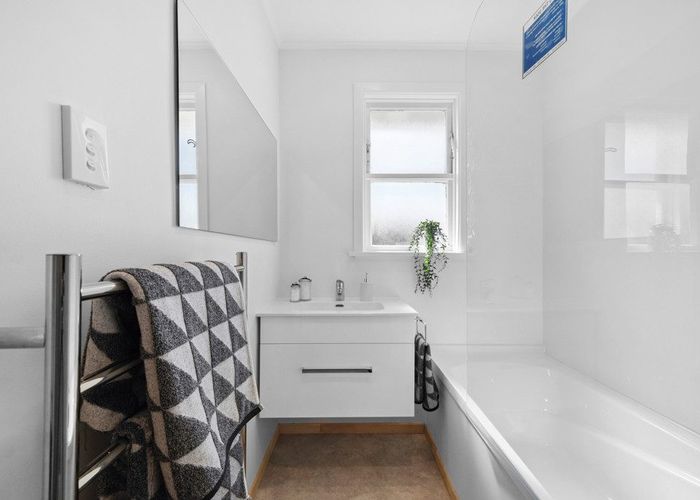  at 39 Lynda Avenue, Paparangi, Wellington