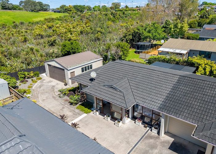  at 2/16 Imogene Way, Half Moon Bay, Manukau City, Auckland