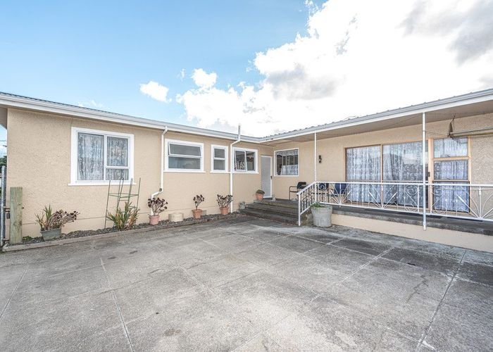  at 32 Hood Street, Castlecliff, Whanganui