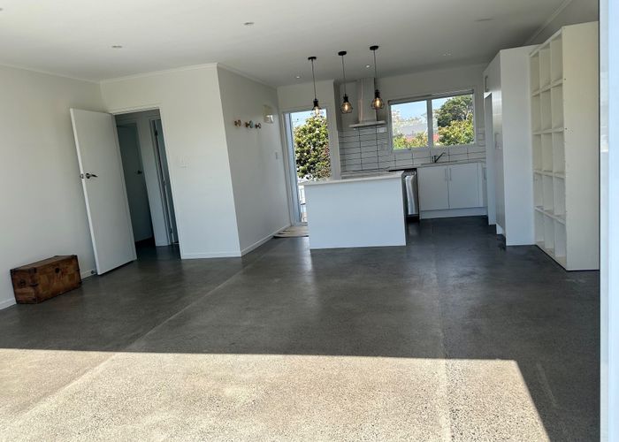  at 4/133 Shakespeare Road, Milford, North Shore City, Auckland