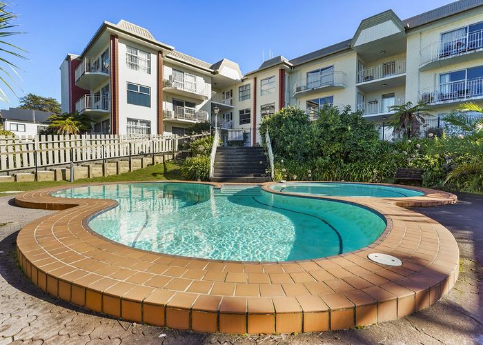  at 2/10 Hunter Street, Hamilton Lake, Hamilton, Waikato