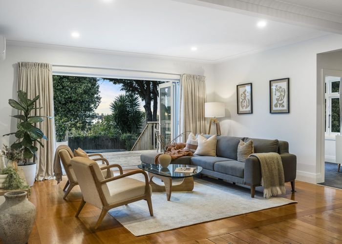  at 2/7 Mountain Road, Mount Wellington, Auckland