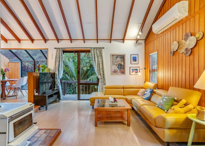  at 8 Selwyn Avenue, Glen Eden, Auckland
