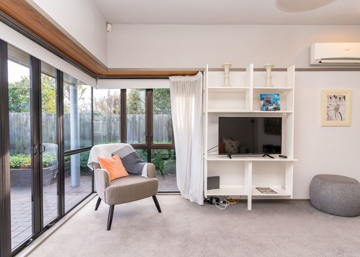  at 2/18 Windermere Road, Papanui, Christchurch