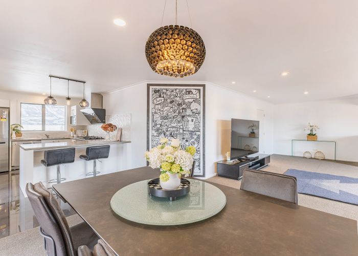  at 8 Heathfield Avenue, Huntington, Hamilton