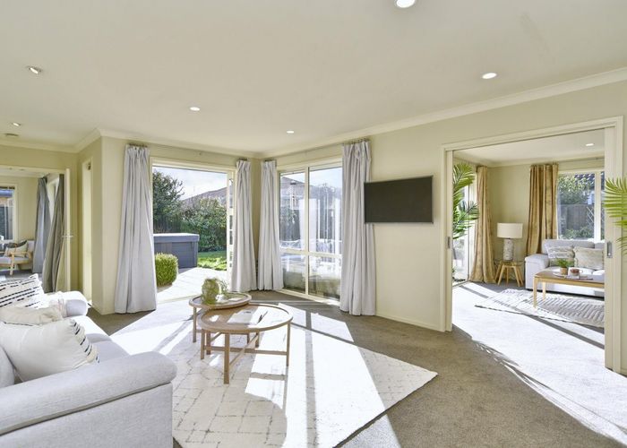  at 8 Ross Place, Northwood, Christchurch