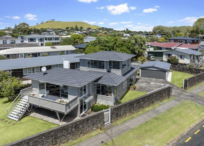  at 2 House Avenue, Mangere Bridge, Manukau City, Auckland