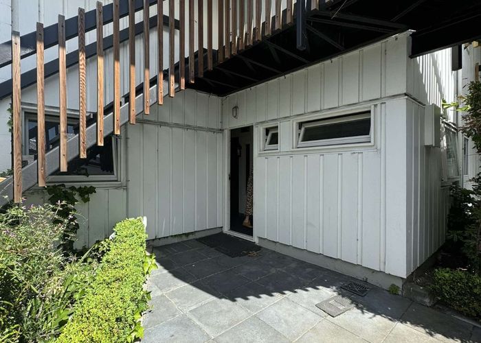  at 1/136 Holly Road, St. Albans, Christchurch City, Canterbury