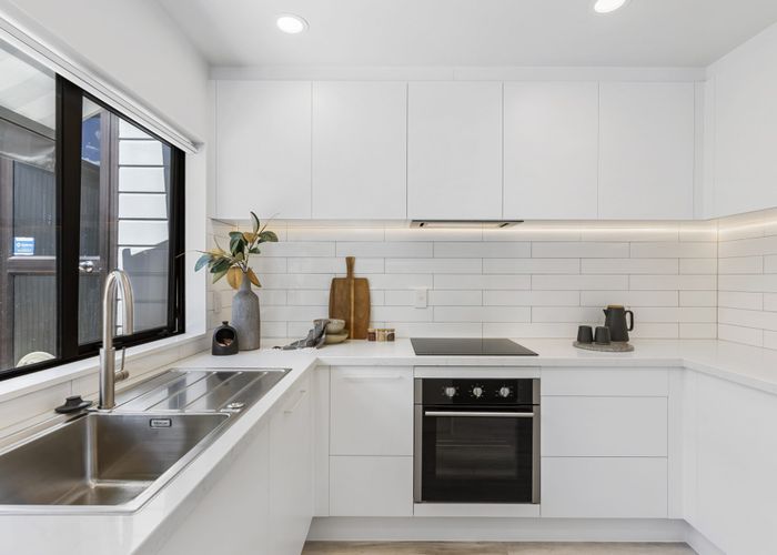  at 2/140 Forrest Hill Road, Forrest Hill, Auckland