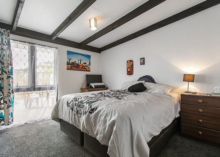  at 2/9 Poinsettia Place, Henderson, Auckland