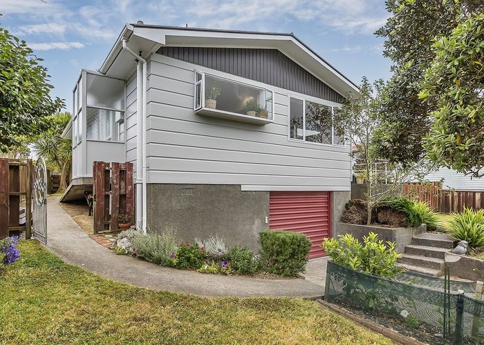  at 6 Cheyne Walk, Newlands, Wellington