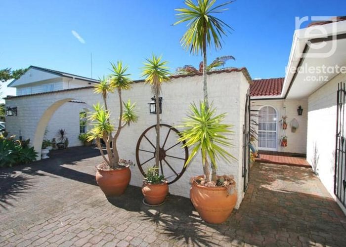  at 11 Glenmore Road, Sunnyhills, Auckland