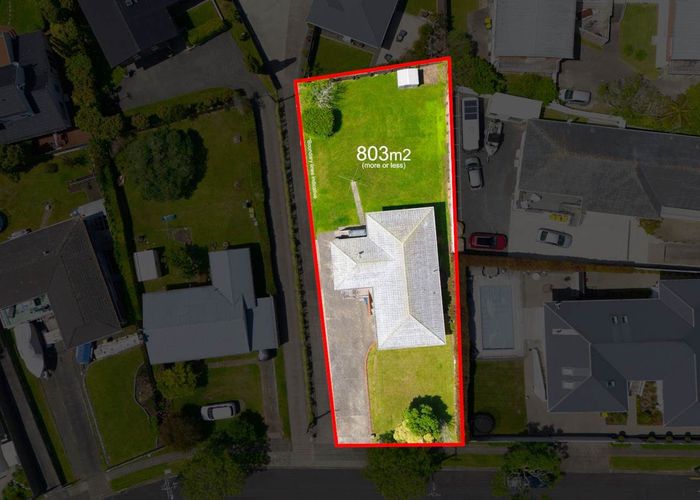  at 5 Heath Avenue, Northcote, Auckland