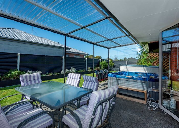  at 14 St Peters Close, Woolston, Christchurch