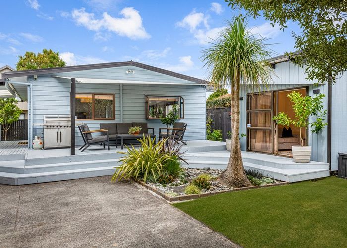  at 2/9 London Street, Te Atatu Peninsula, Auckland