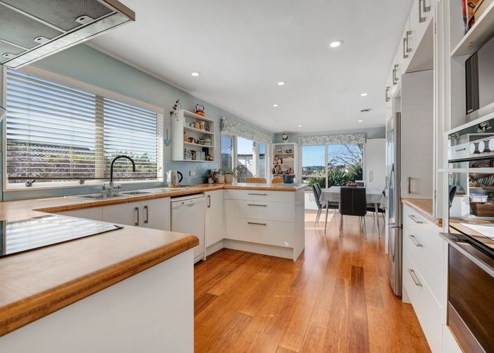  at Bluebird Crescent, Unsworth Heights, North Shore City, Auckland