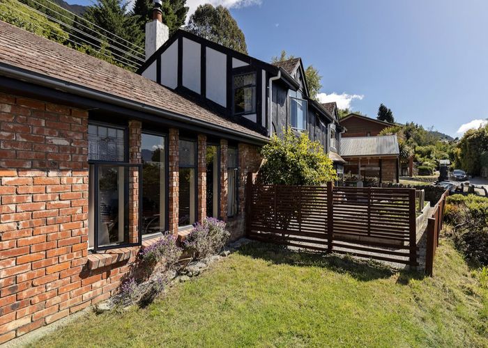  at 10 Moss Lane, Sunshine Bay, Queenstown