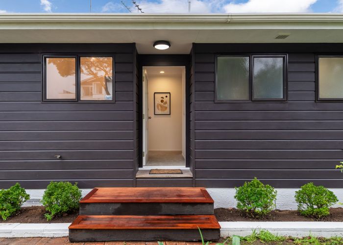  at 8 Hague Place, Birkenhead, North Shore City, Auckland