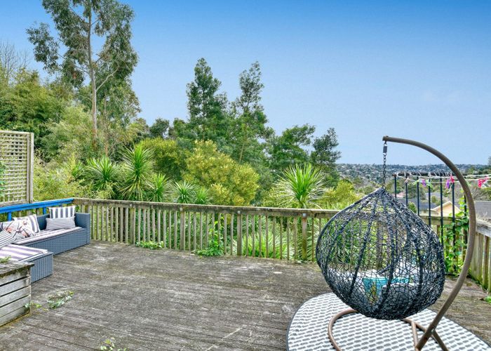  at 579 East Coast Road, Browns Bay, Auckland