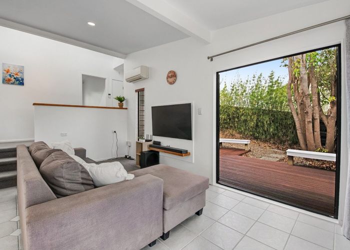  at 2/20 Tawavale Crescent, Totara Vale, North Shore City, Auckland