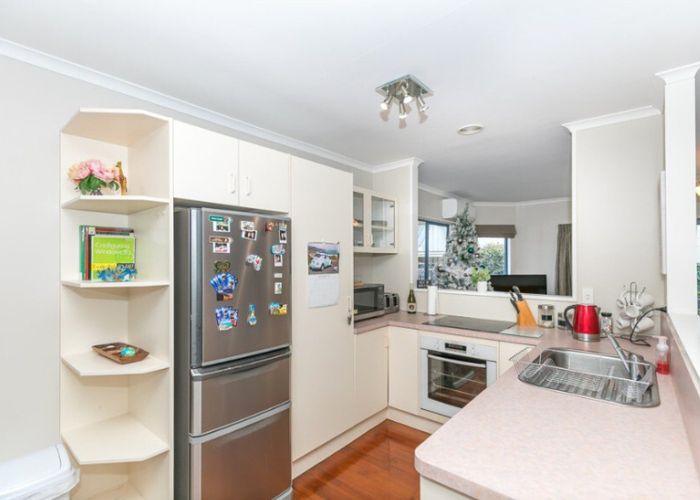  at 2/120 MacFarlane Street, Hamilton East, Hamilton