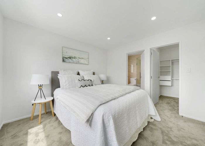  at 2/14 Friesian Drive, Mangere, Manukau City, Auckland