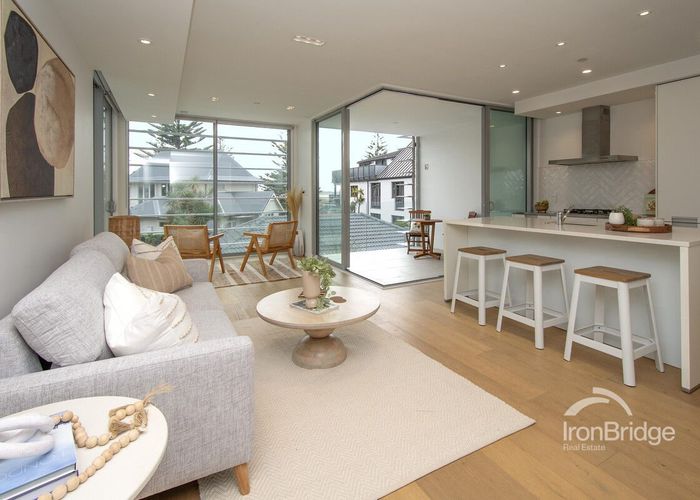  at 2/22 Esplanade, Sumner, Christchurch City, Canterbury