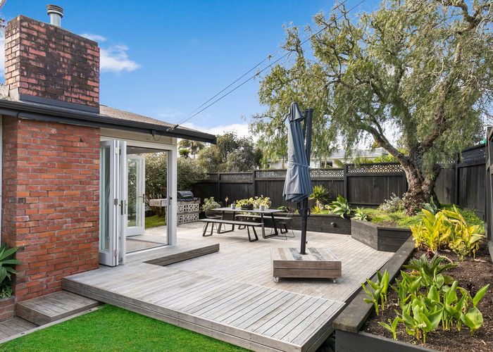 Free property data for 277 Rangatira Road, Beach Haven, Auckland