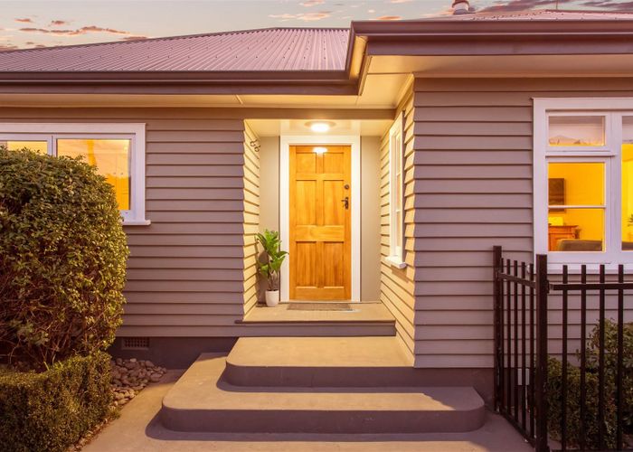  at 17 Gamblins Road, Saint Martins, Christchurch