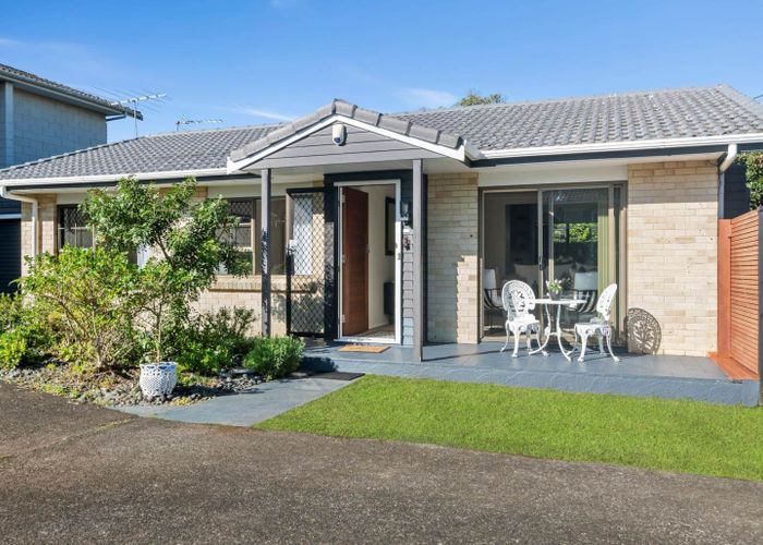  at 1/5 Lake Pupuke Drive, Takapuna, Auckland