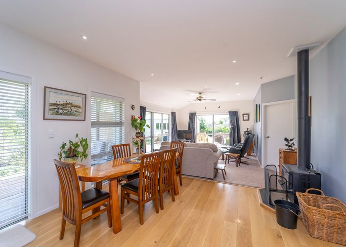  at 6 Danske Close, Carterton