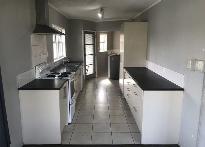  at 5 Plumley Cres, Mangere East, Manukau City, Auckland