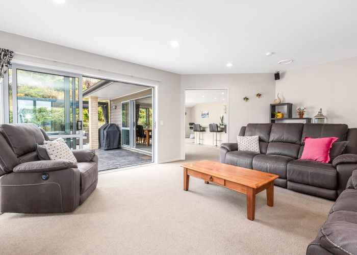  at 17 Kaimai Place, Aotea, Porirua