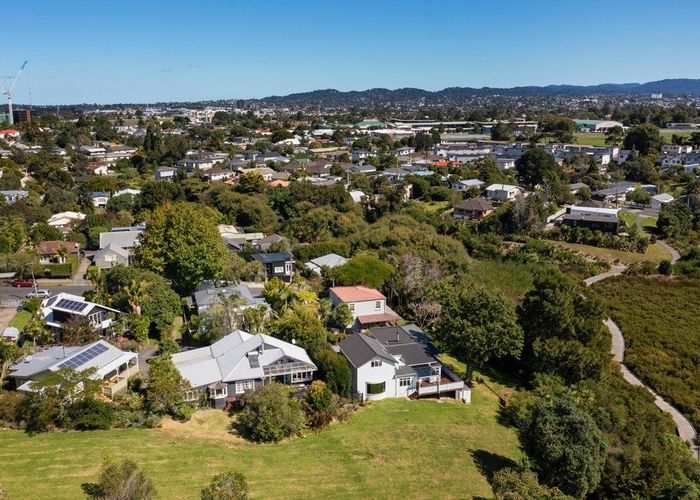  at 37 Saltaire Street, Avondale, Auckland