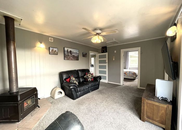  at 1 Allan Street, Waiwera South