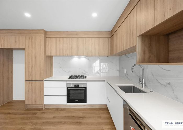  at Lot 5, 6 Woodhouse Place, West Harbour, Waitakere City, Auckland