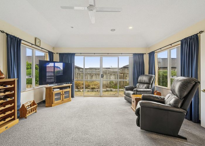  at 21 Kotuku Drive, Paraparaumu Beach, Kapiti Coast, Wellington