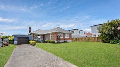  at 4 Royal View Road, Te Atatu South, Auckland