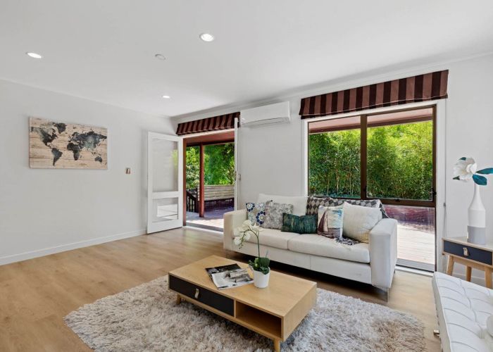  at 1/17 Geoffrey Road, Torbay, Auckland