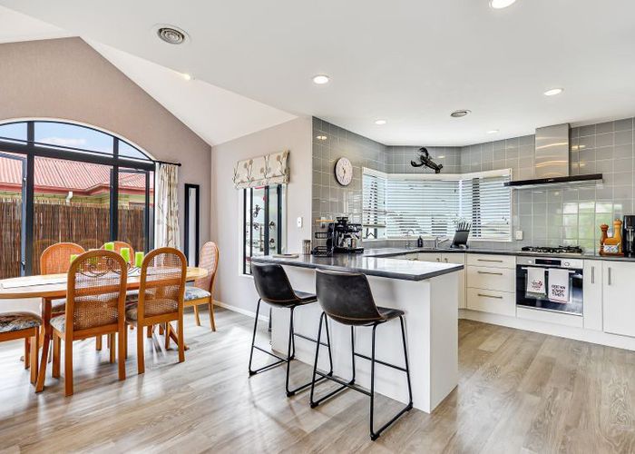 at 4 Harrogate Place, Grandview Heights, Hamilton