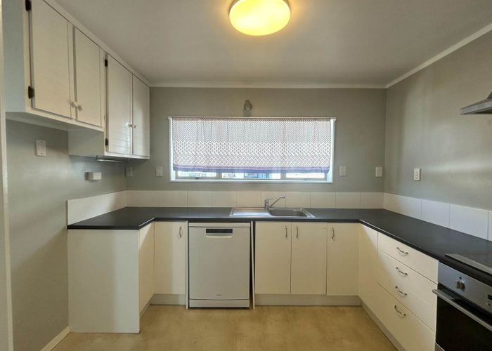  at 2/84 Sunrise Avenue, Mairangi Bay, North Shore City, Auckland