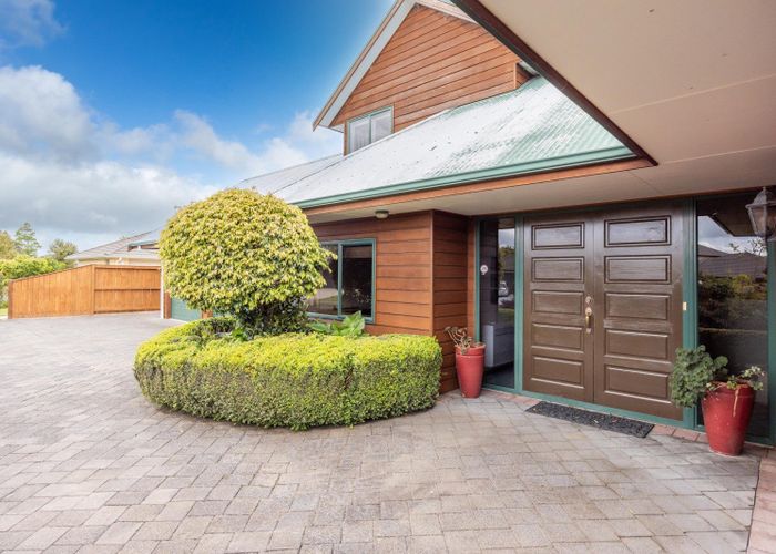  at 19 Parkside Drive, Huntington, Hamilton