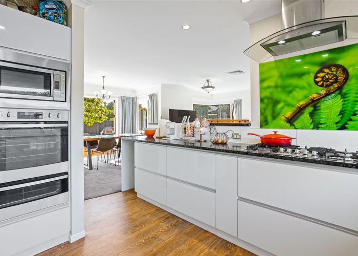  at 6 Applemoors Way, Riverhead, Riverhead